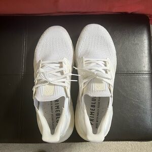 Adidas Men’s Ultra Boost 10 like new
